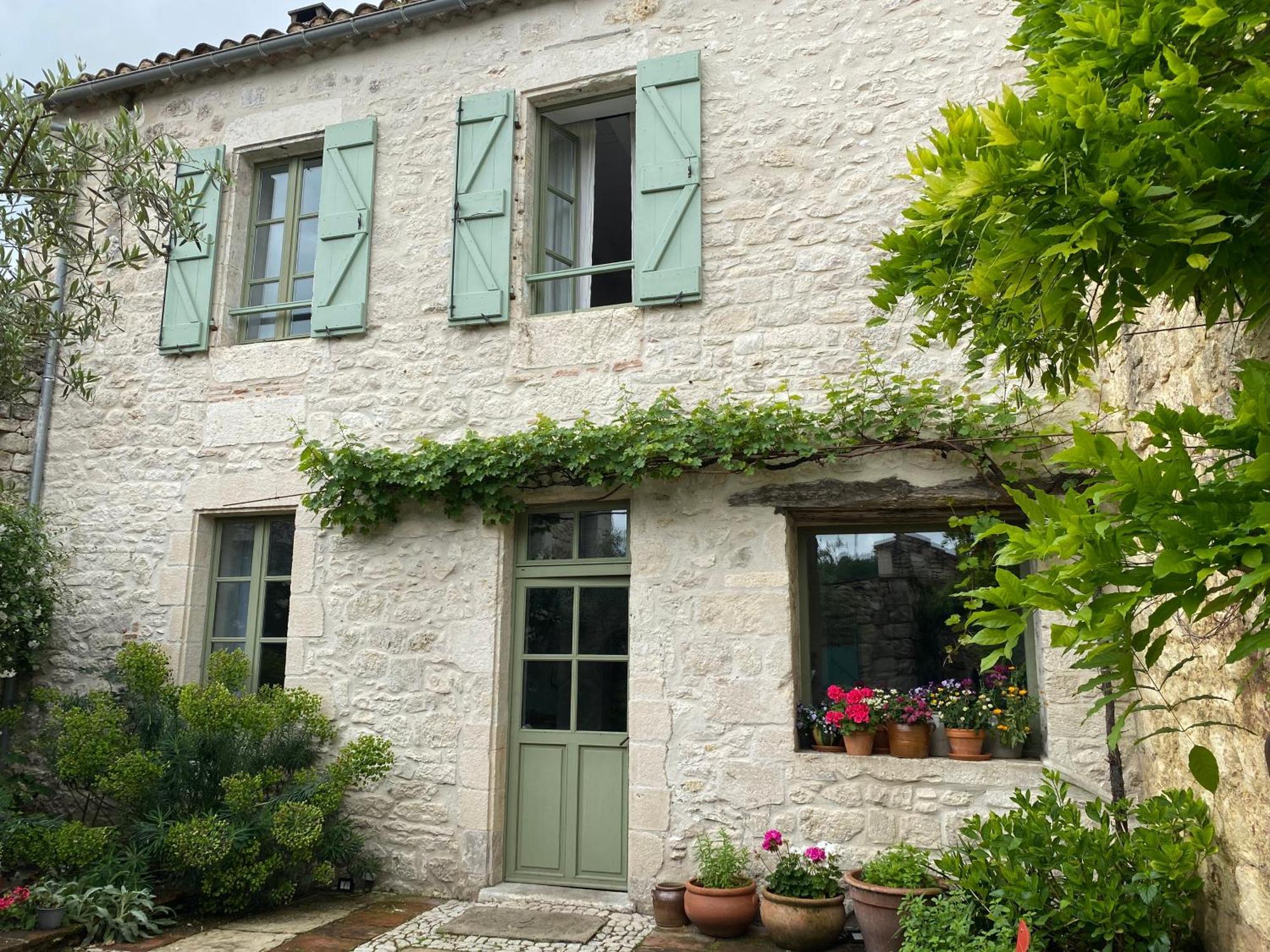 Le Coucou Montcuq Acomodação com café da manhã Exterior foto